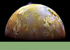 Foto mit Link zur Bildergalerie: Teilansicht des Saturnmondes Io