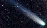 Kleines Foto zeigt den Kometen Hyakutake, der im Jahr 1996 mit bloßem Auge beobachtet werden konnte